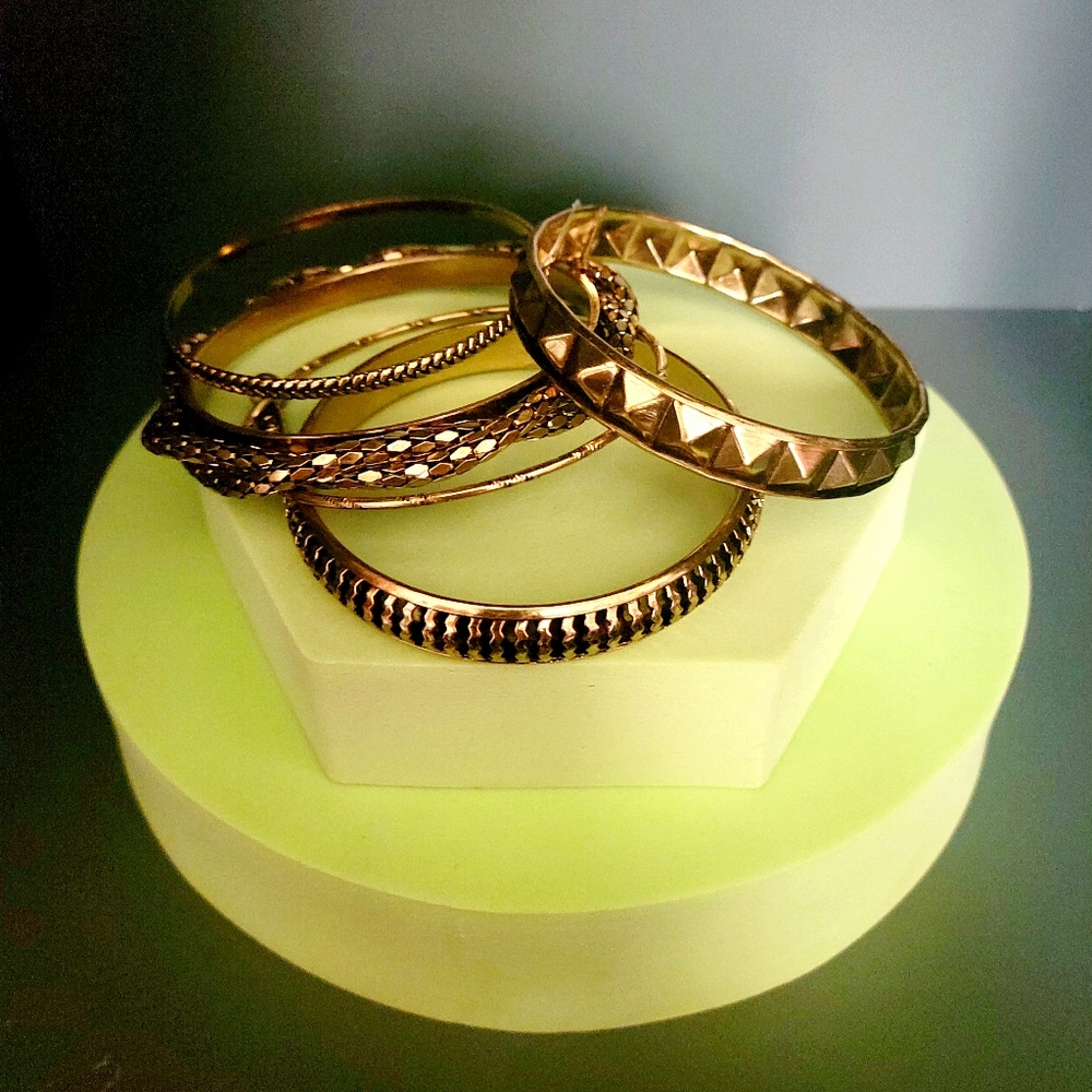 ORLY Assorted Gold Tone 5 Bangle Set NWOT